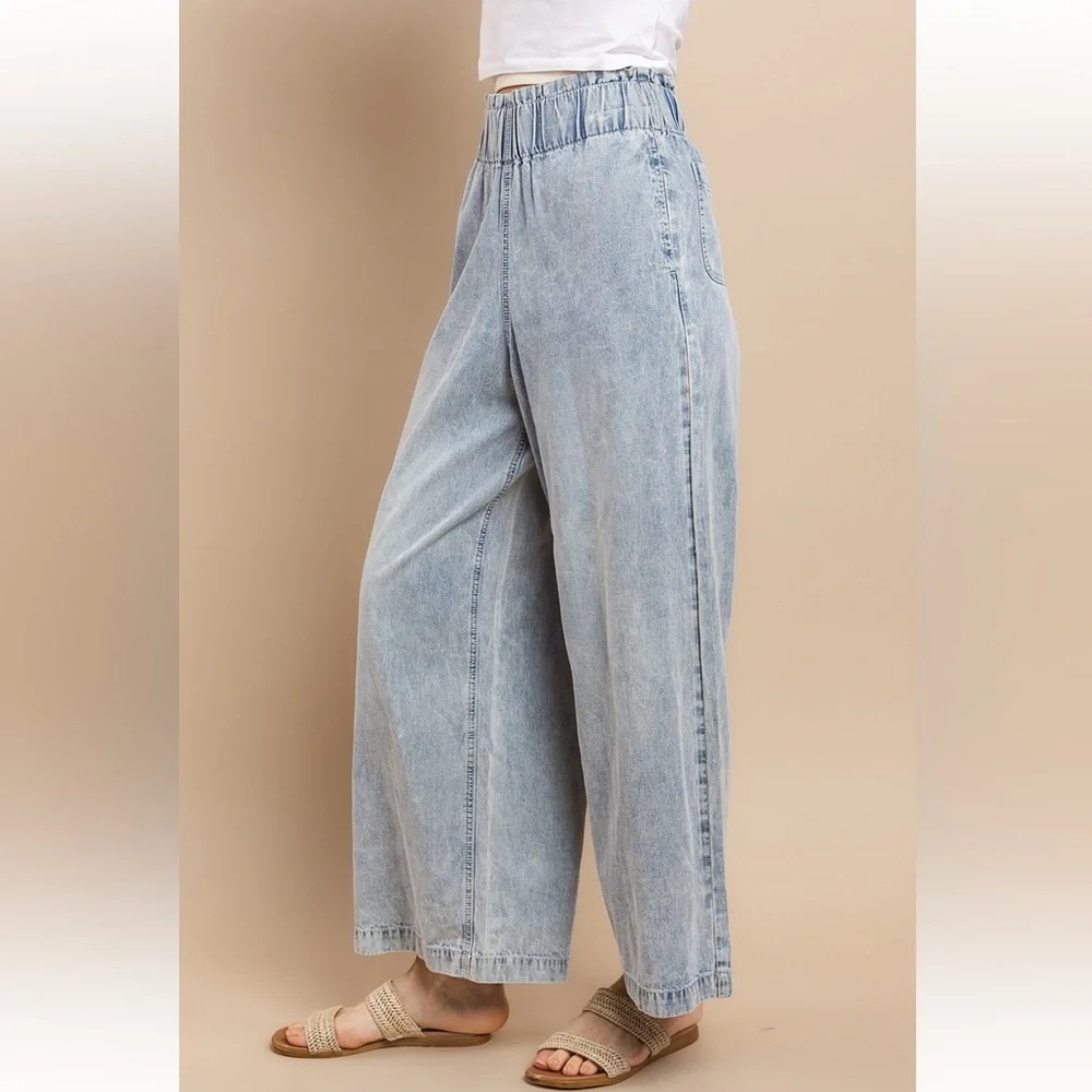 High Waist Wide Leg Jean With Side Pockets - Picture 8 of 8